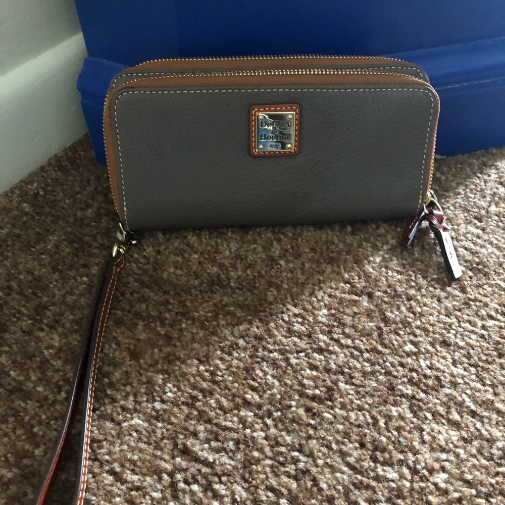 Dooney & Bourke large zipper wallet/wristlet